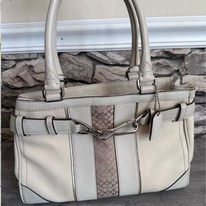 COACH WHITE TAN LEATHER HAMPTON OPTIC STRIPE SATCHEL BAG WITH MATCHING WALLET